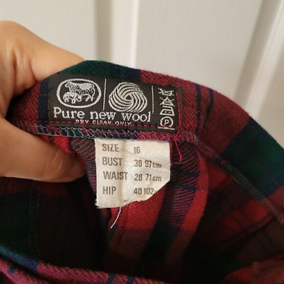 %100 wool vintage plaid skirt - Picture 3 of 3